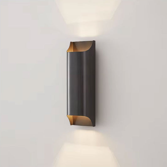 Wandleuchte aus goldenem Messing für Wohnzimmer – Aurélica
