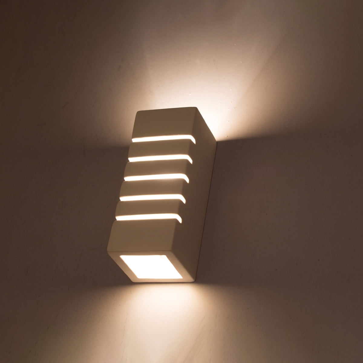 Modern white ceramic wall light – Elserra model