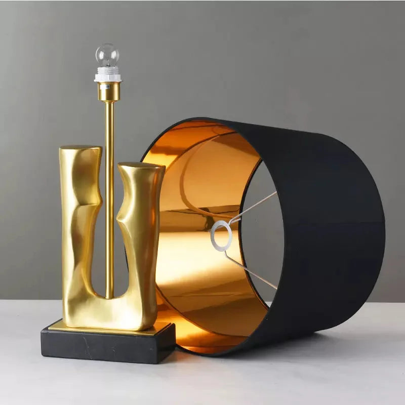  Lampe Confort Visuel Finition Or & Noir Élégante et Sculpturale – Stellan