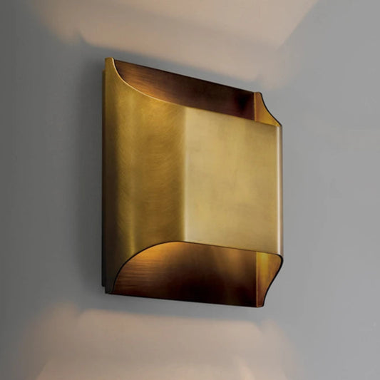 Applique murale en cuivre pour corridor hôtelier – Altarion