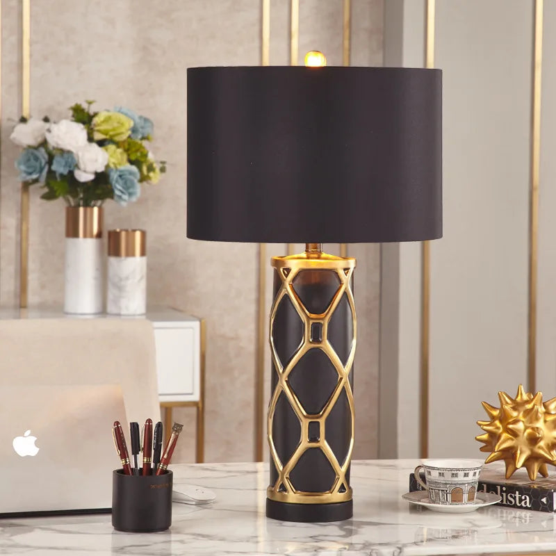 Lampe Déco Nordique à Lumière Douce et Design Chic Noir – Solisca