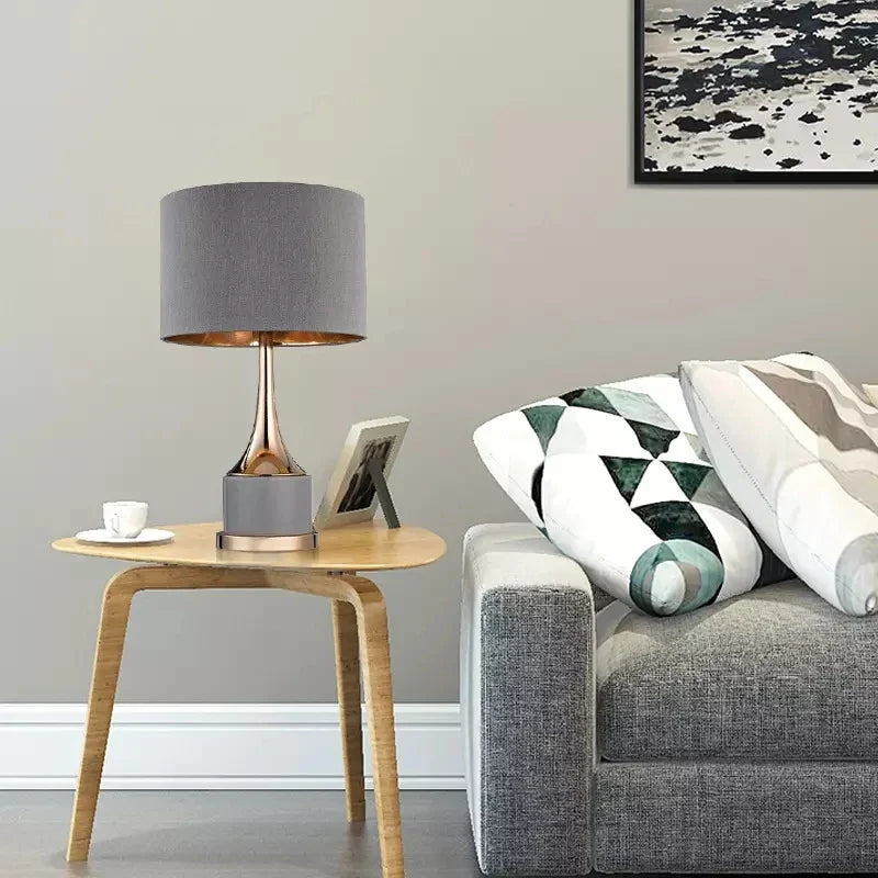 Lampe de chevet Vénusia design sobre avec corps fer doré et abat-jour tissu blanc - vue 7