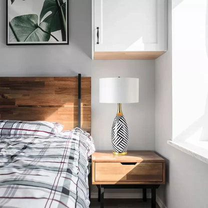 Lampe de table céramique motif zébré noir et blanc avec col doré et abat-jour blanc - vue 8