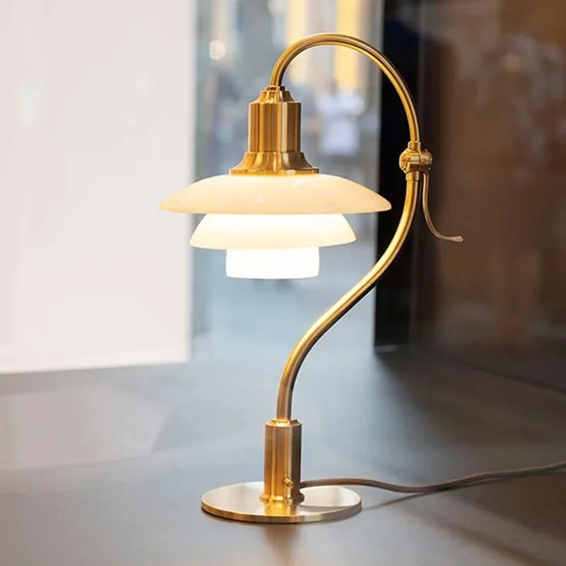 Lampe de table en verre et fer style Bauhaus – Auroldis