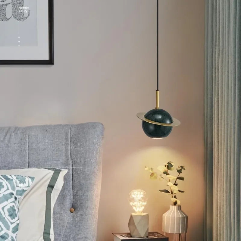 Suspension minimaliste en cuivre pour chambre – Arionelle