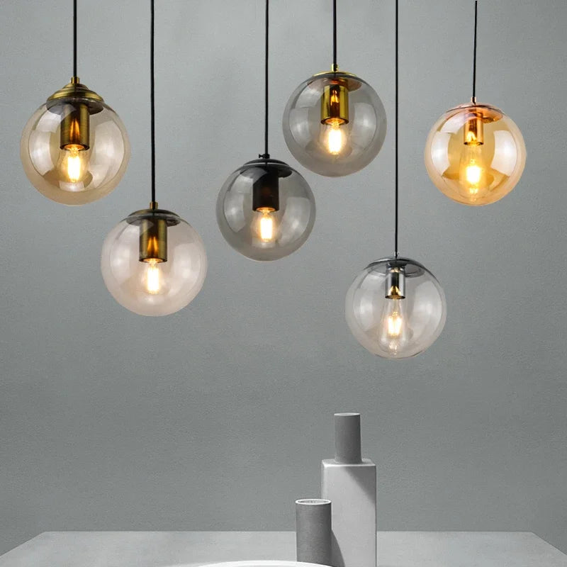 Moderne hanglamp in goudkleurig metaal en glas – Oréclat