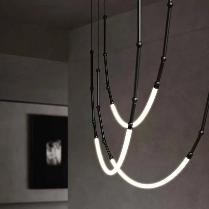 Lustre en métal noir pour salon – Curvella