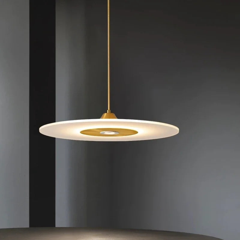 Suspension Moderne Style Graphique Élégance Fonctionnelle – Disque Éclipse