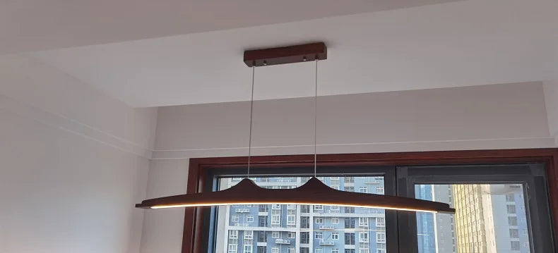 Suspension minimaliste en noyer pour salle à manger – Armonique