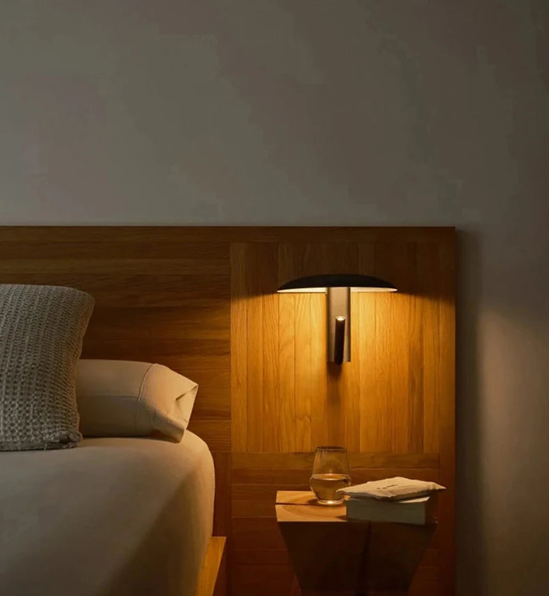 Applique murale rotative en métal noir – Zolanire