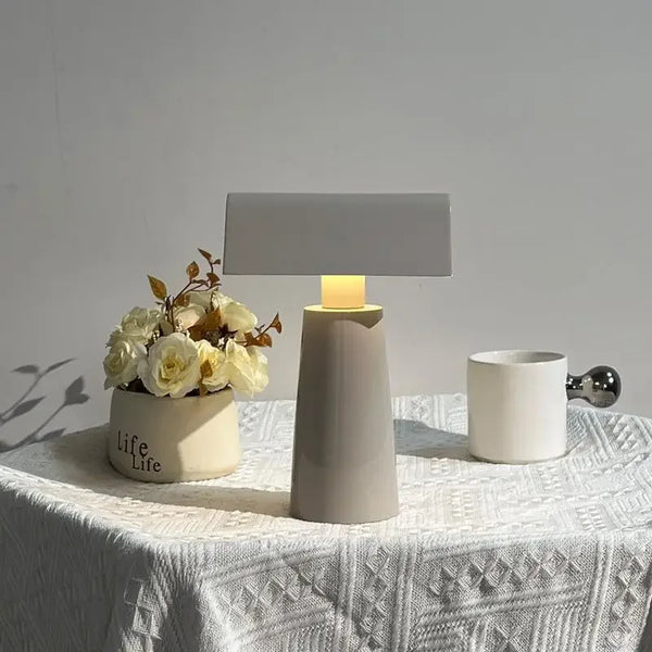 Lampe de Table Portable Minimaliste en Toucher Délicat – Alumina