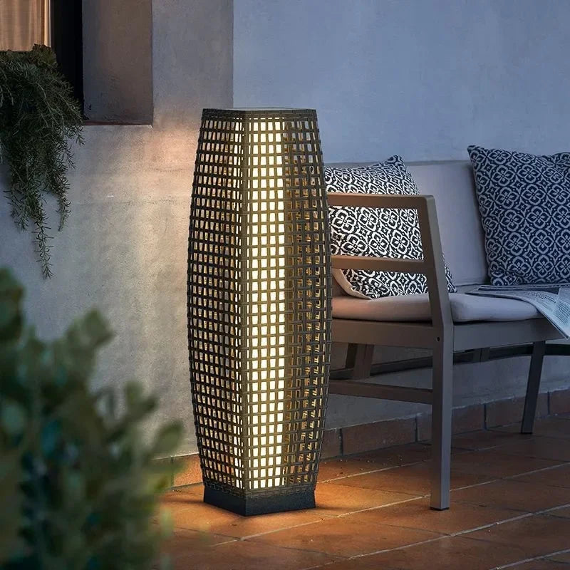 Lampe de Sol Extérieure en Rattan Imité Solaire – Orbanya