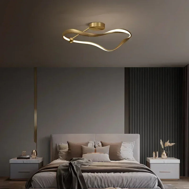 Lustre LED doré pour salons et chambres – Aurélior