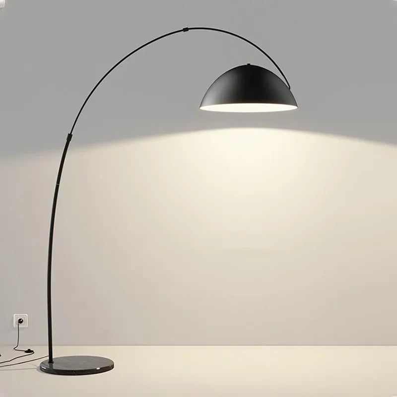 Lampe sur pied moderne en métal noir pour salon – Obsidial