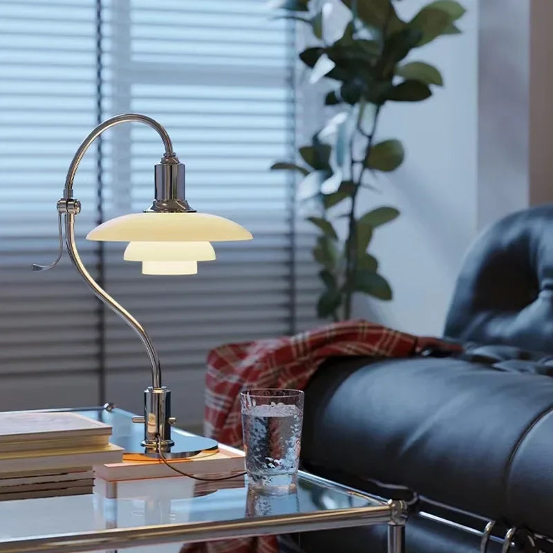 Lampe de table en verre et fer style Bauhaus – Auroldis