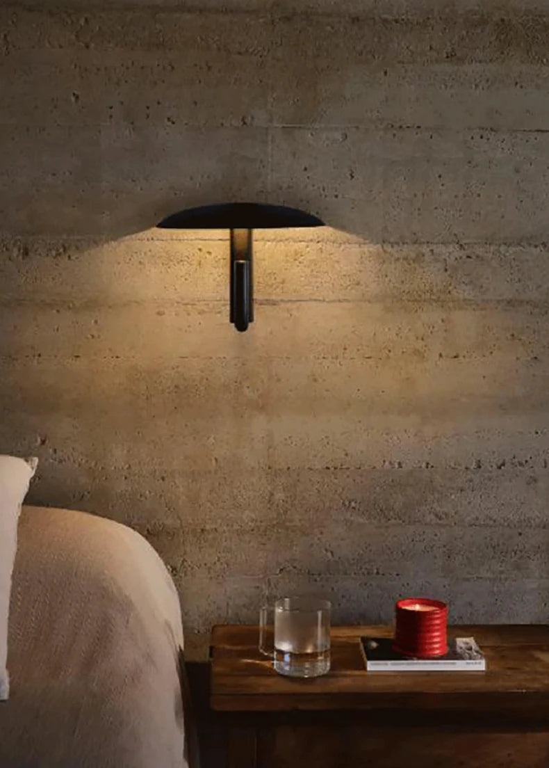 Applique murale rotative en métal noir – Zolanire