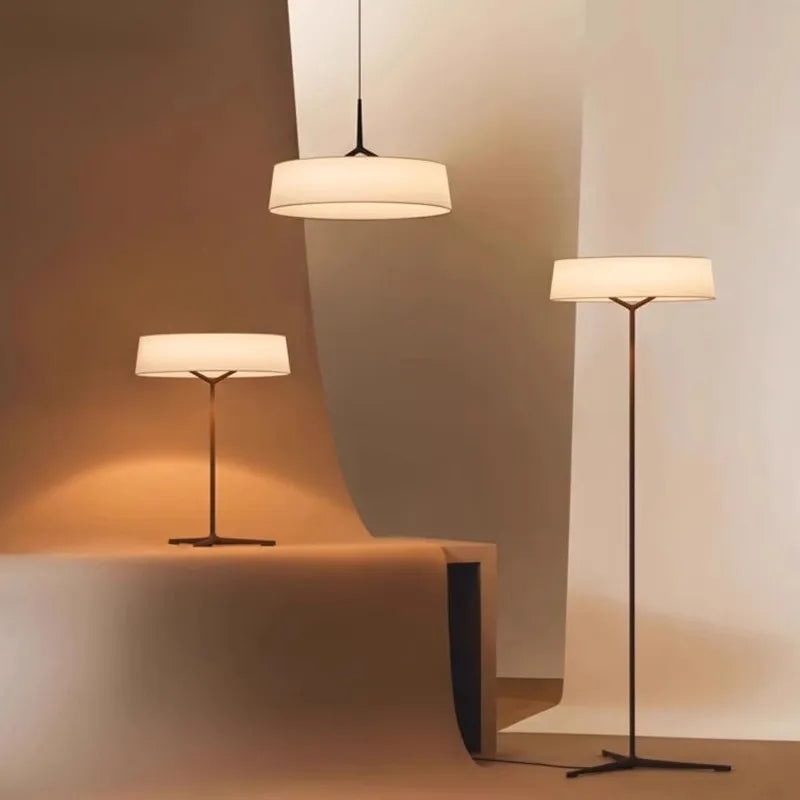 Lampe à pied moderne en tissu nordique pour salon – Armoniev