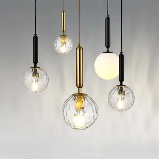 Suspension LED Novastra design cosmique avec sphere en verre souffle et structure metallique - vue 1