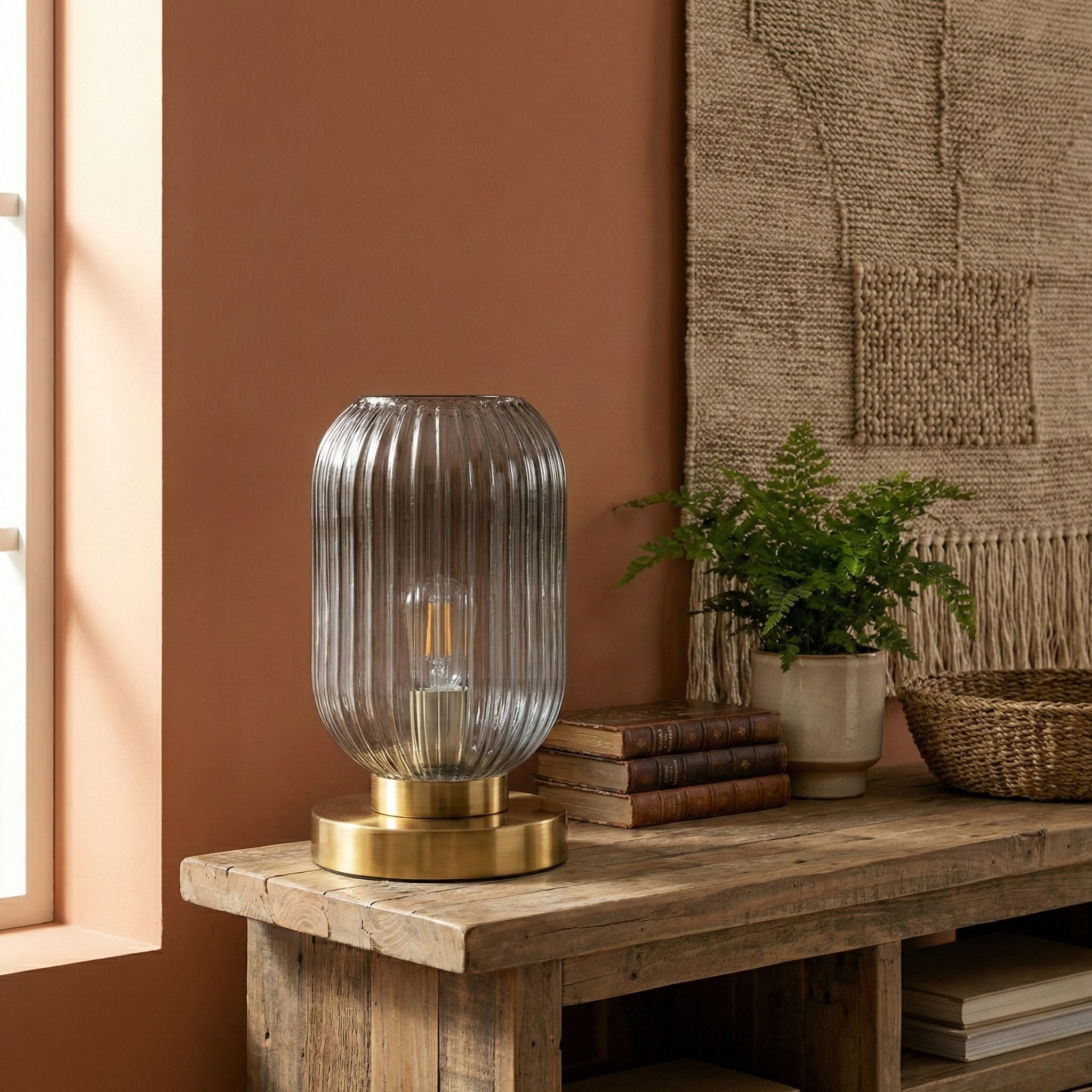 Lampe de table nordique design Vetro en verre strié avec base métal doré brossé - vue 3