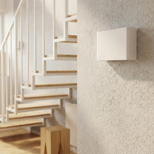 מנורת קיר מודרנית מפלדה לבנה – דגם Neravia