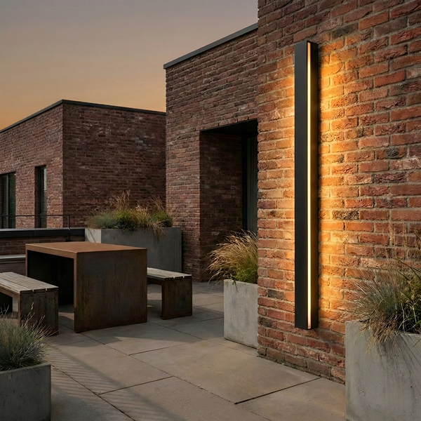 スリムなデザインのブラケットライト 屋外の雰囲気をカスタマイズ – Luxerio