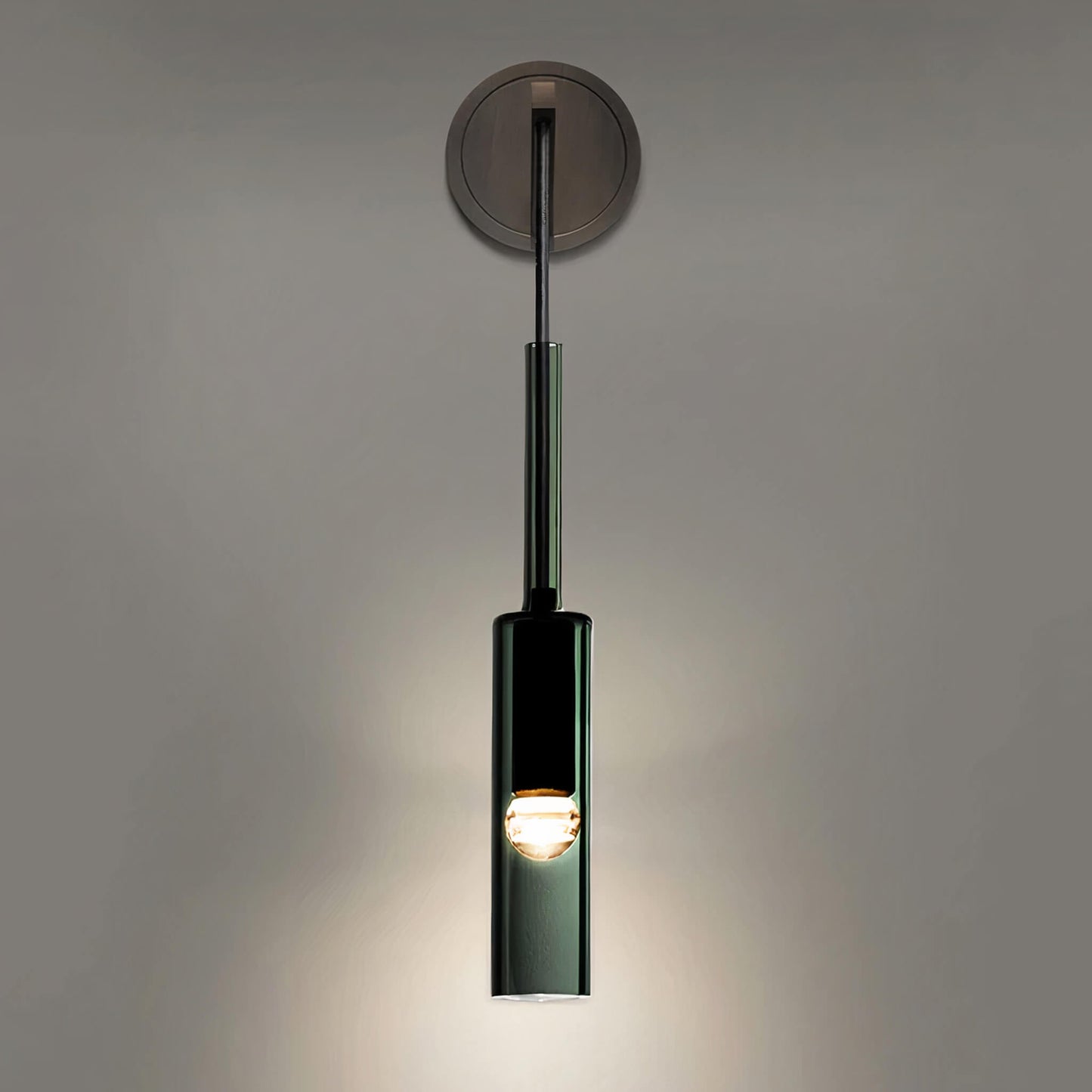 מנורת קיר מזכוכית מנופחת בעיצוב אלגנטי – Vinicole